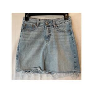 Women's American Eagle Perfect Mini Denim jean skirt light wash 00 raw hem